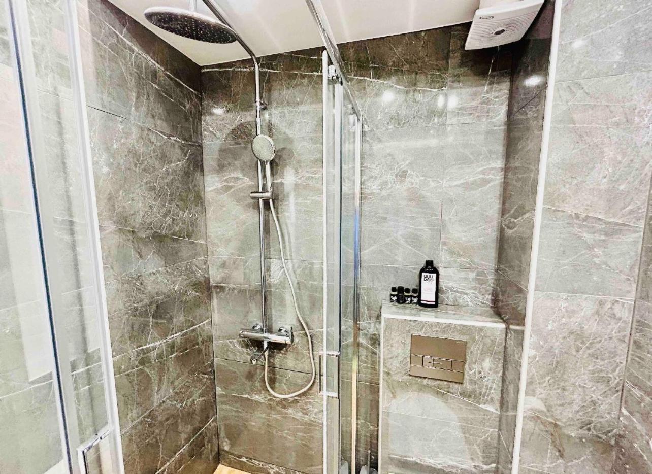 Port Twins Suites No2 بيرايوس المظهر الخارجي الصورة